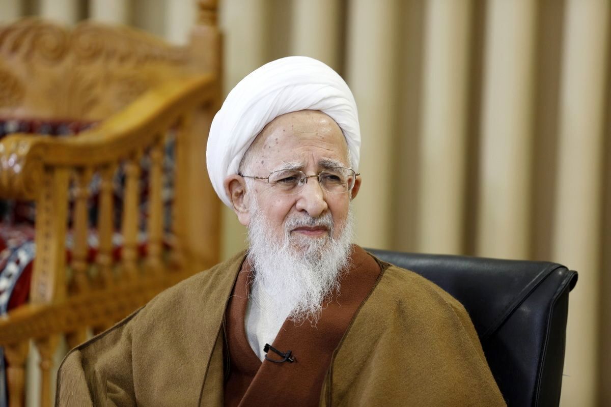 آیت الله جوادی آملی: خدا هیچ ملتی را با تازیانهای دردناکتر از فقر نزده