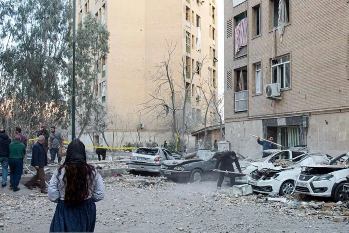 ۱۰ تصویر از خسارت حمله هوایی به خیابان‌های تهران
