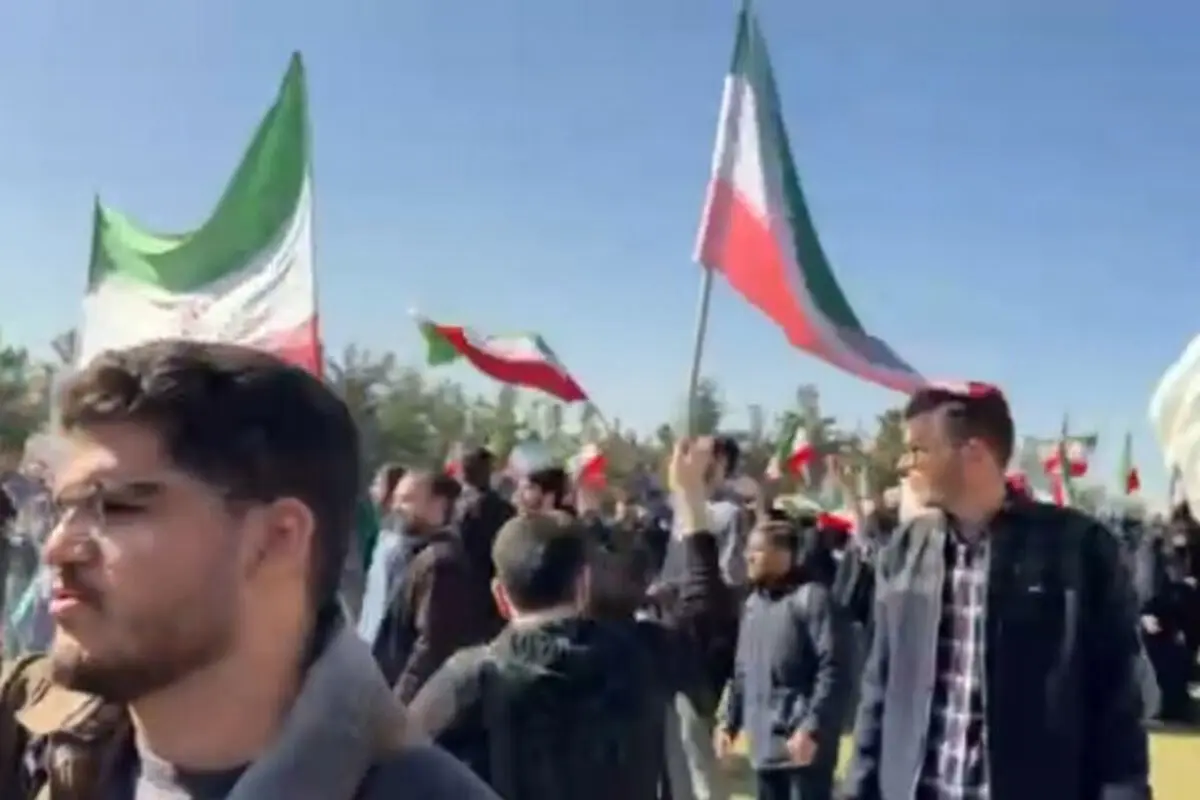 تجمع دانشجویان در دانشگاه فردوسی مشهد
