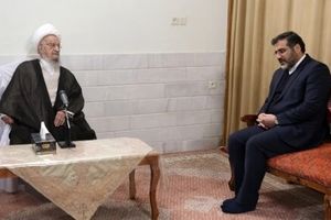 آیت‌الله مکارم شیرازی در دیدار وزیر ارشاد: امید از مردم گرفته شود کار مشکل می‌شود/ «خشونت و فشار» در مسأله حجاب، کارساز نیست