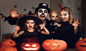 متفاوت‌ترین تصاویر جشن هالووین در عربستان /پوشش عجیب و غریب زنان و مردان ریاض را ببینید