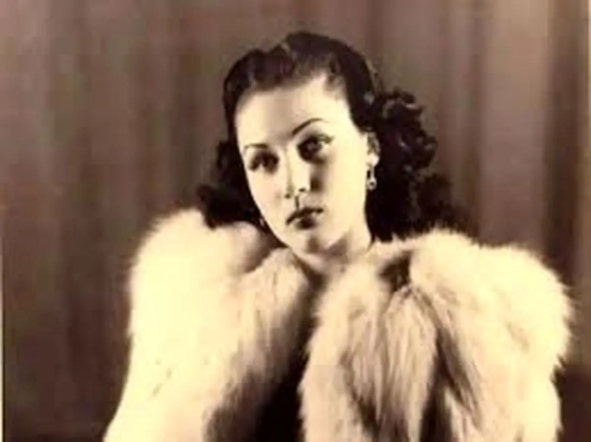 سفر در زمان؛ «فوزیه ملکه مصری ایران» در پیری و در کنار پسرش؛ دهه 80 