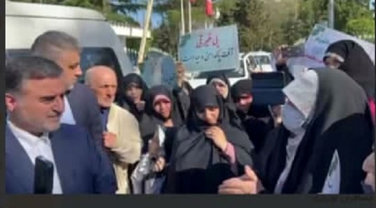 تجمع مردم رامسر نسبت به وضعیت حجاب و مطالبه از استاندار مازندران/ ویدئو