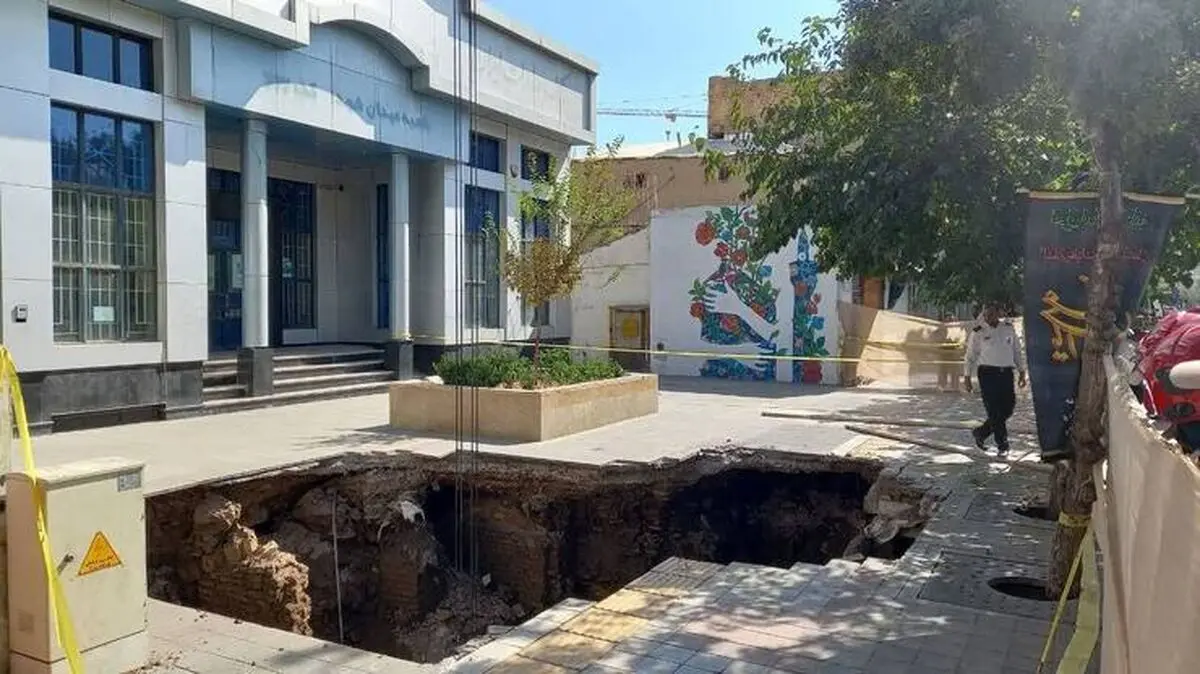 نشست زمین در خیابان شیرازی مشهد