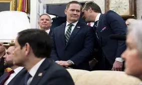 اخراج مشاور ضدایرانی ترامپ در روز تعویق مذاکرات / مخالفان توافق با ایران به حاشیه می‌روند؟