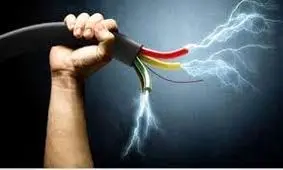 سوختگی شدید کارگر بر اثر برق گرفتگی