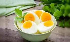 افراد بالای ۵۰ سال روزانه چند عدد تخم مرغ مصرف کنند؟