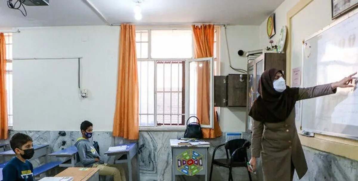 همچنان با نگاه ستاد ملی کرونا پیش می‌رویم و مدارس باز هستند

