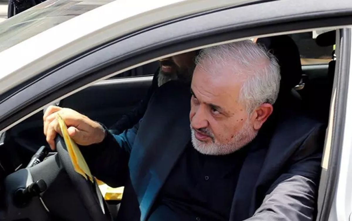آبرو ریزی ایران خودرو مقابل وزیر صمت/ خودروی عباس علی آبادی خراب شد!

