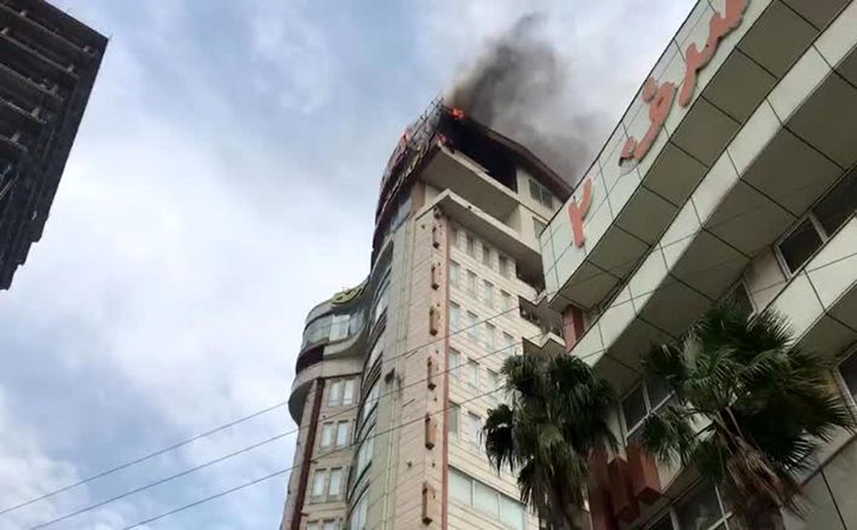 هتل صدف در شهر ساحلی محمودآباد آتش گرفت/ آتش سوزی در هتل محمودآباد خسارت جانی نداشت