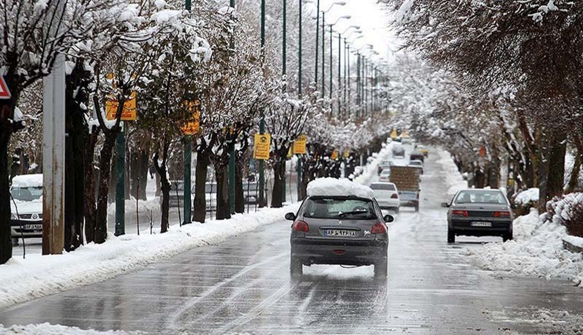 بارش باران و برف در جادههای ٧ استان