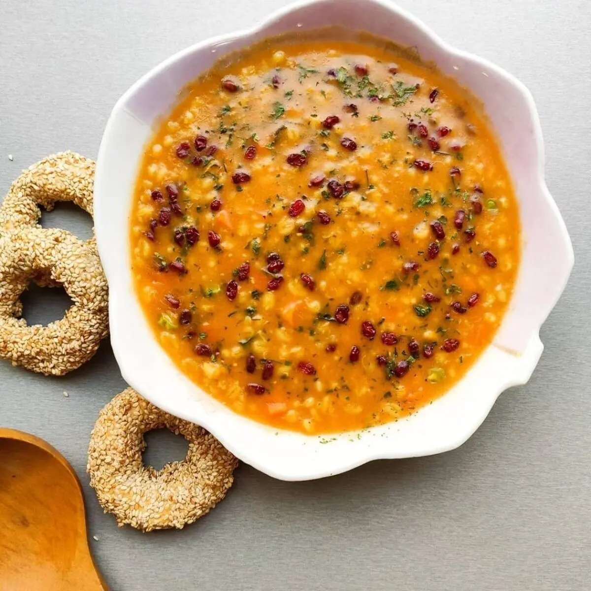 طرز تهیه سوپ جو با زرشک