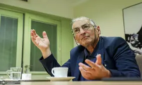 تحلیل زیباکلام در باره بیلبوردهای تبلیغ حجاب با عکس شهید بهشتی