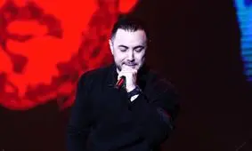 حضور شهرام حقیقت‌دوست در کنسرت ناصر زینعلی/ ویدئو