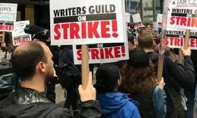 تصویری از انجمن نویسندگان آمریکا در خیابان‌ها