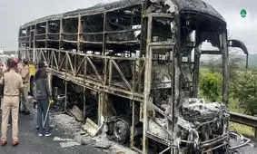 آتش‌سوزی اتوبوس در هند ۲۰ کشته بر جای گذاشت/ ویدئو