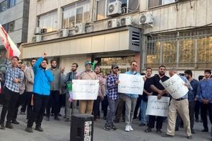قرائت بیانیه توسط دانشجویان مقابل شورای عالی امنیت ملی/ ویدئو