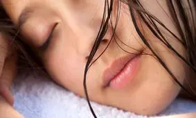 با موی خیس نخوابید؛ این همه مرض در انتظارتان است