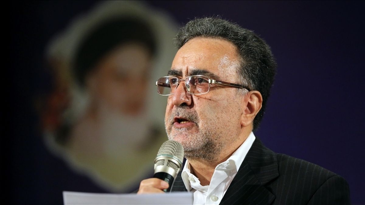 مصطفی تاجزاده از تیرماه ۱۴۰۱ که بازداشت شده و معتقد است که مرخصی حق اوست