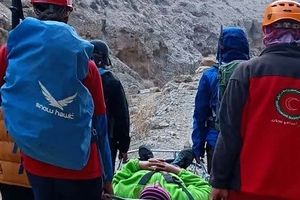 سقوط زن 40 ساله از کوه در چناران