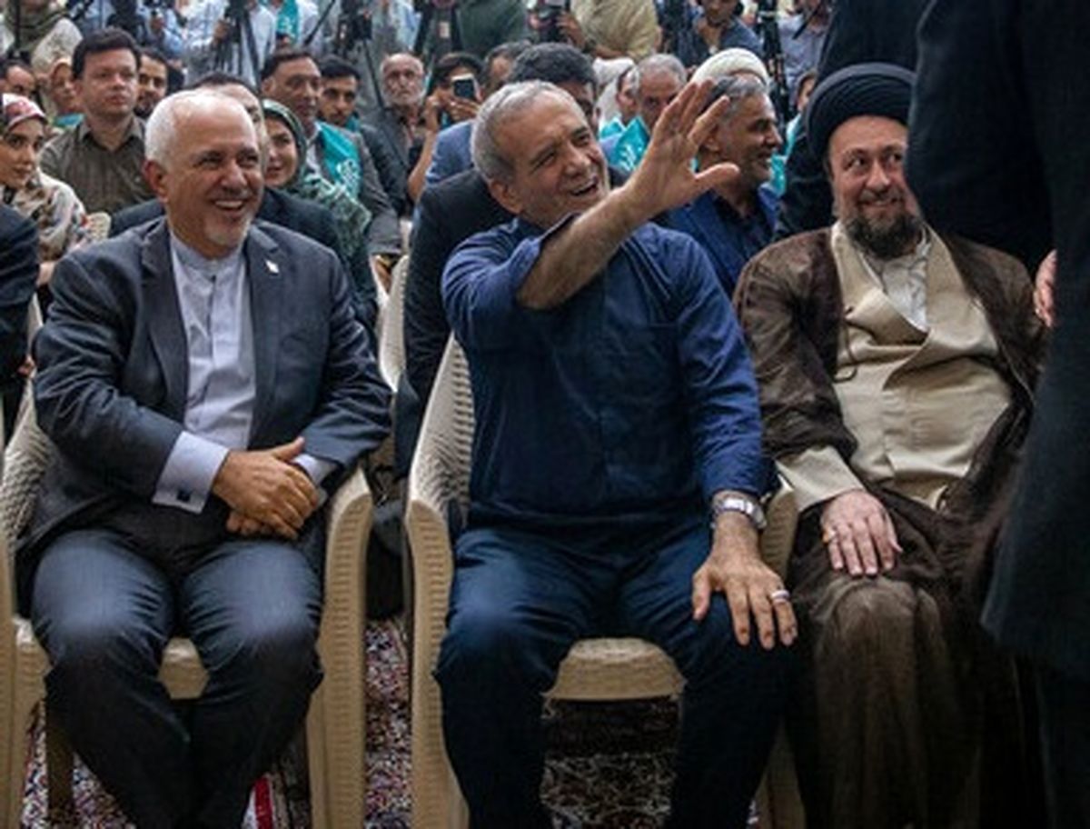 ظریف: برای پست گرفتن نیامدهام، به خاطر نگرانی از آینده ایران وارد عرصه انتخابات شدم/ اکنون نوبت دنیاست که به انتخاب و خواستههای مردم ایران احترام و روشهای مبتنی بر تحریم را کنار بگذارند