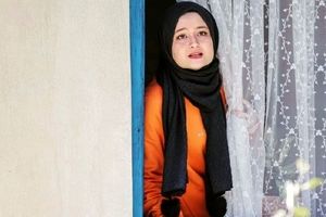 سفر در زمان؛ «سارا و نیکا» مشغول خواب در پشت صحنه سریال پایتخت؛ سال 96 