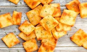 چگونه کراکرها باعث پوسیدگی دندان ها می شوند؟