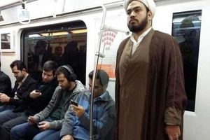 روایت کیهان از اعتراض به تعدادی روحانی در مترو