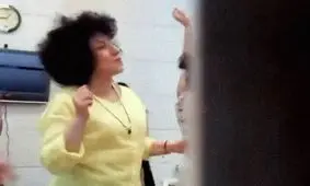 جنجال رقص در زندان؛ نرگس محمدی زیر تیغ انتقادات/ کیهان و مشرق: دیدید درباره وضعیت زندان‌ها دروغ می‌گفتند/ سلطنت‌طلبان: اوضاع زندان‌ها را سفیدشویی می‌کنند
