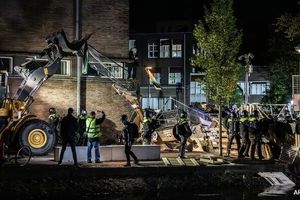 حمله خشونت‌آمیز پلیس هلند به دانشجویان حامی فلسطین

