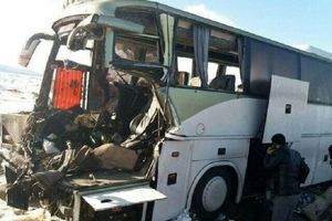 مرگ راننده اتوبوس در تصادف با کامیون
