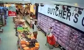 ربودن نوزاد در مقابل چشمان مادرش/ ویدئو