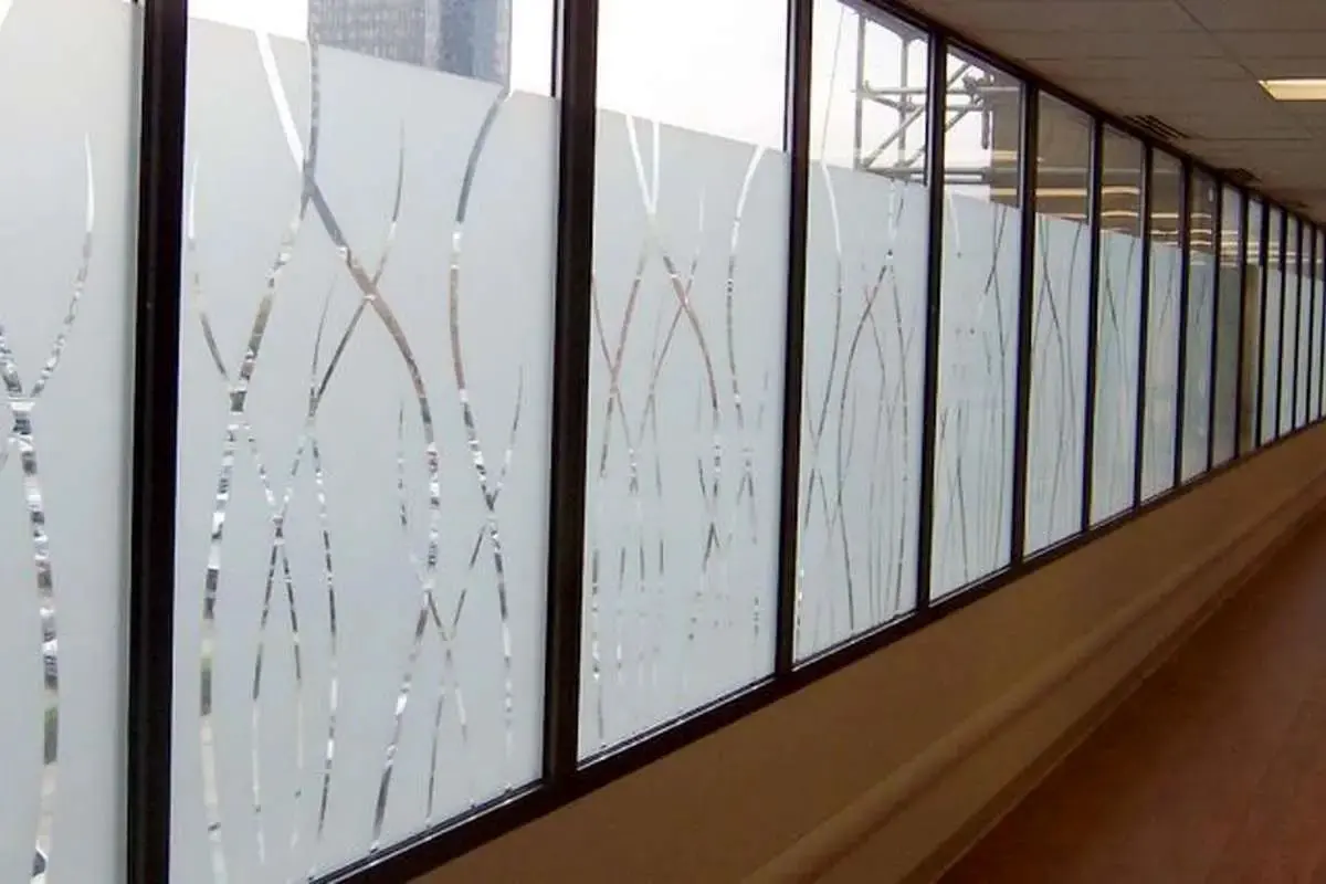انواع الگوهای چسب زدن برای افزایش مقاوت شیشه ها/ عکس