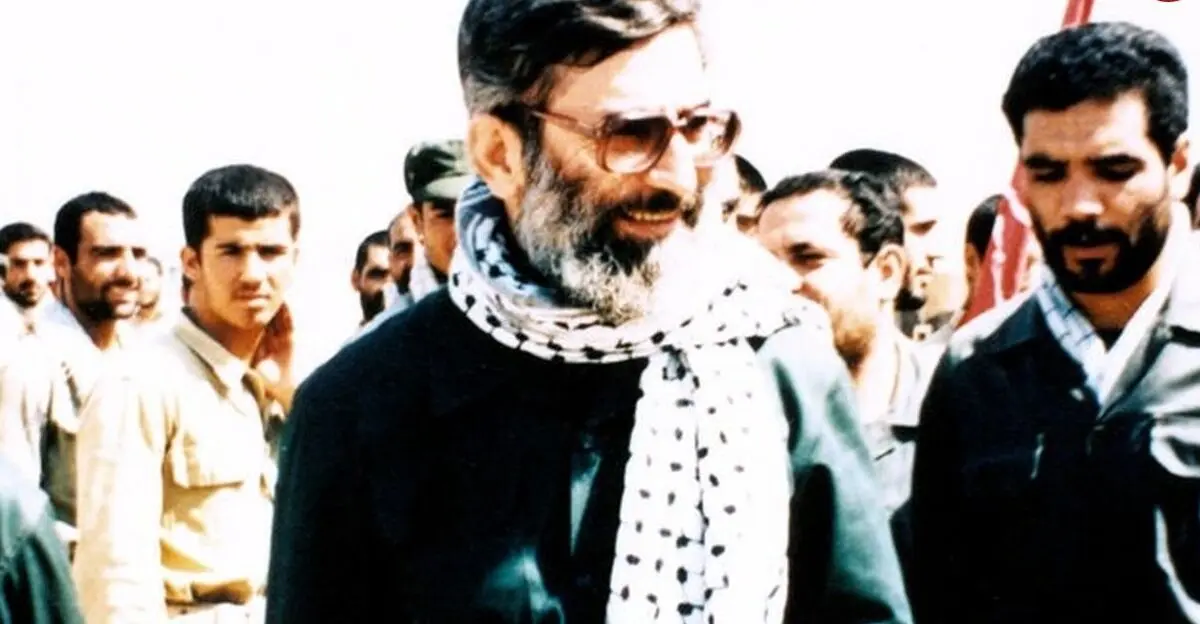 سفر به تاریخ؛ رهبر انقلاب در کنار پدرشان «آیت‌الله سید جواد خامنه‌ای»؛ دهۀ 1360