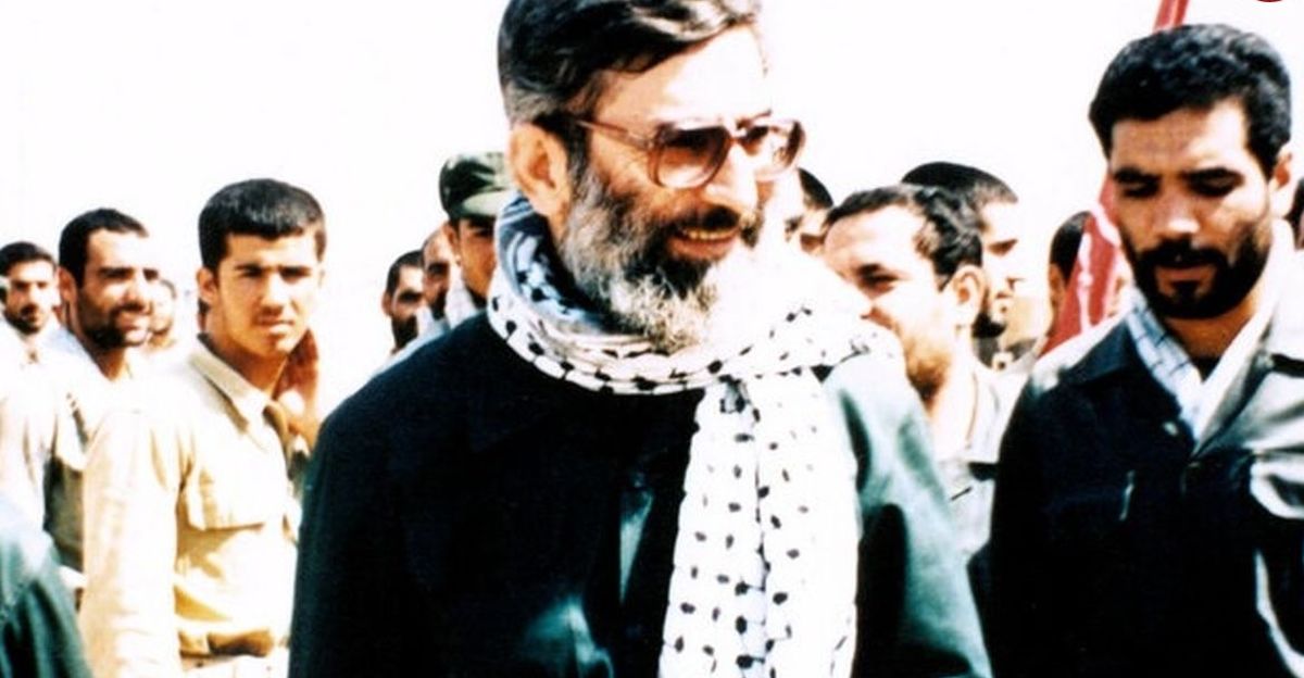  سفر به تاریخ؛ رهبر انقلاب در کنار پدرشان «آیت‌الله سید جواد خامنه‌ای»؛ دهۀ 1360 
