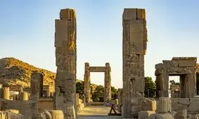 کدام خواننده‌ها می‌خواهند در تخت جمشید کنسرت بگذارند؟/ چالش‌های پیش‌رو، از شان گروه و موسیقی تا تخریب بنا