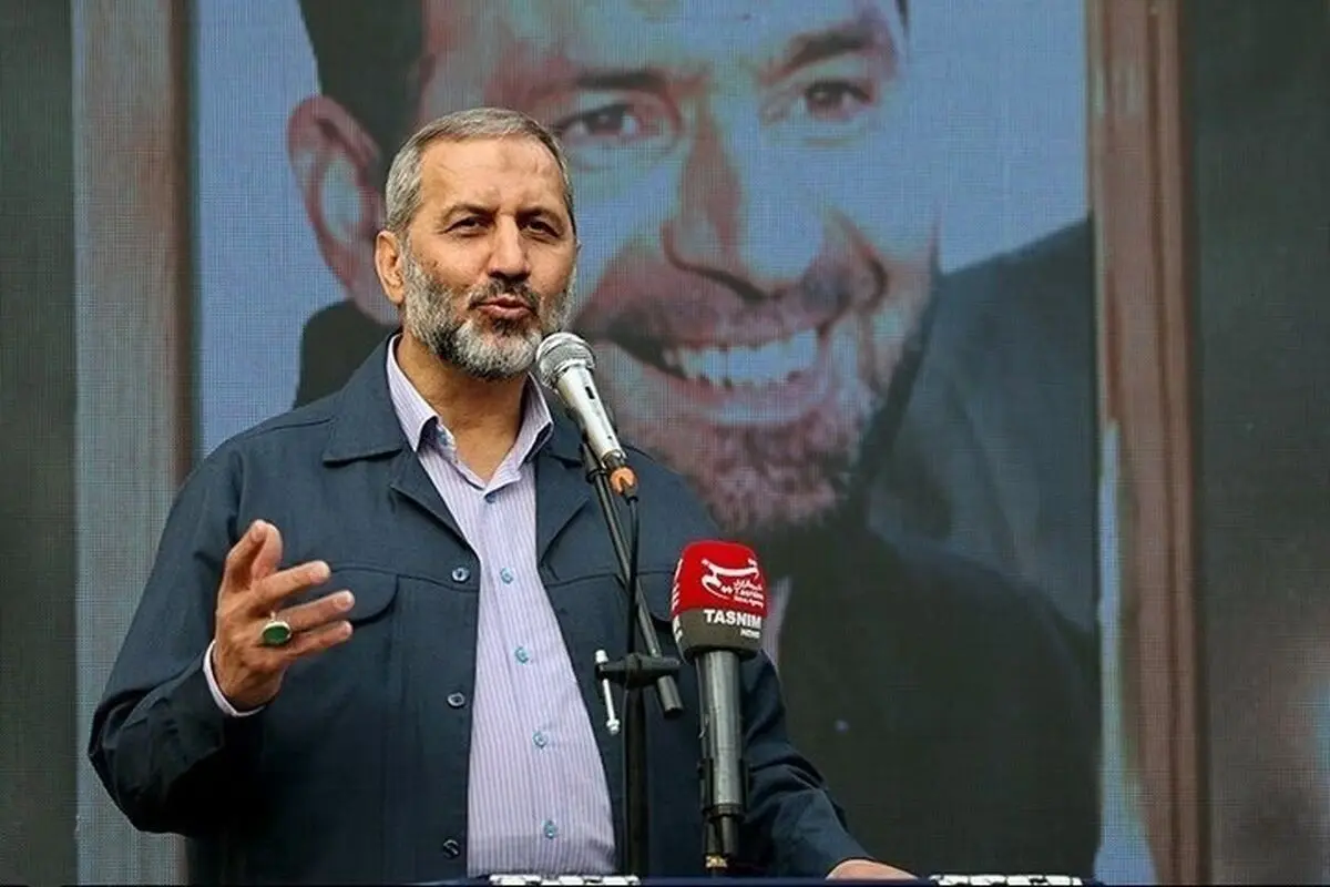 پاسخ سید مجید موسوی به نقاشی ها و نامه های کودکان کرج/ عکس