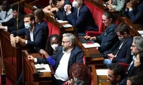 جنگ بر سر کراوات در پارلمان فرانسه بالا گرفت

