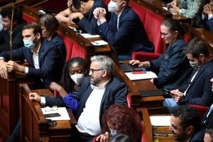 جنگ بر سر کراوات در پارلمان فرانسه بالا گرفت

