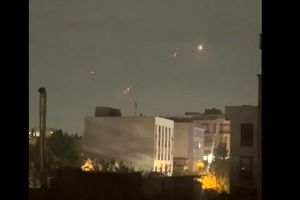 شنیده شدن صدای انفجار و فعال شدن پدافند در برخی نقاط تهران/ ویدئو
