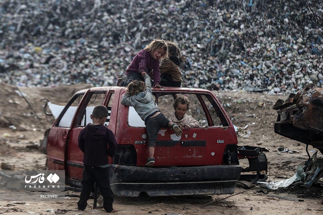 تصاویر: هزاران فلسطینی در انتظار بازگشت به خانه‌های خود در شمال غزه