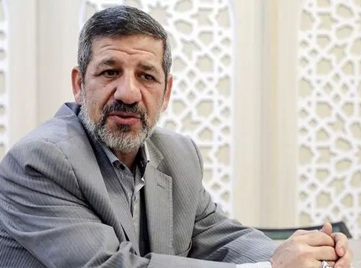 خانمهایی را میبینم که با کمر و ناف بیرونزده دنبال جلب مشتریاند نه موتورسواری!/ با رعایت شئونات اسلامی موافق گواهینامه موتور برای بانوان هستم