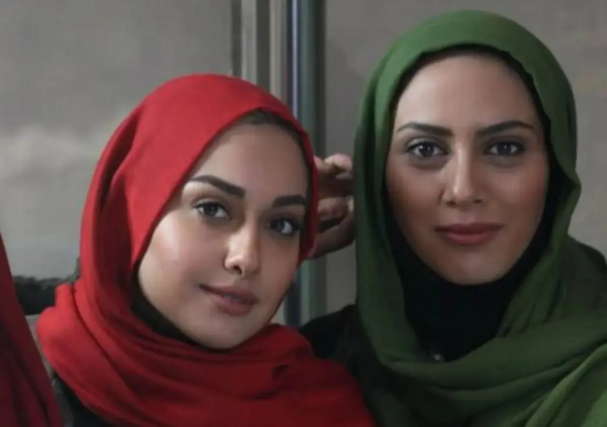 سفر در زمان؛ «صدف طاهریان» با لباس دبیرستان و صورت گچی در پشت‌صحنه یک سریال 