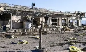 آثار حمله هوایی به مجتمع بین راهی در زنجان
