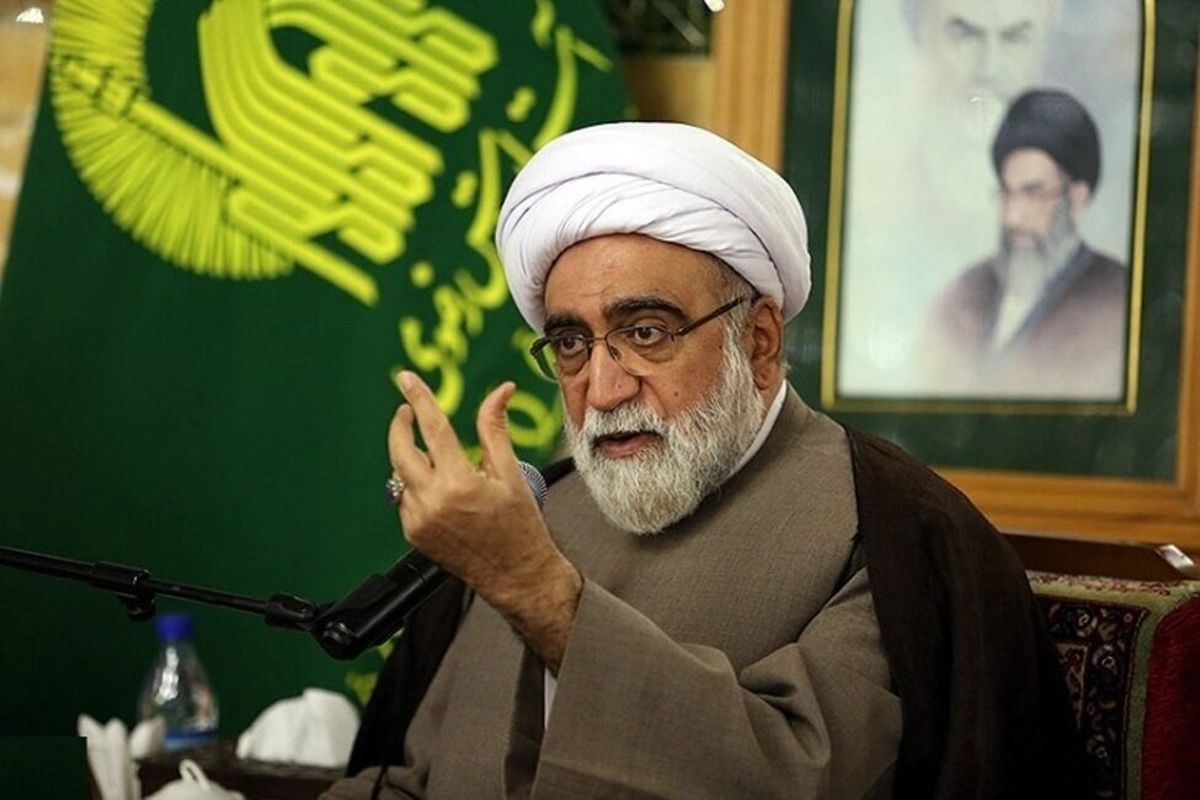 روحانیت هیچ وظیفهای ندارد که عمامه و لباس امام زمان(عج) را خرج اشتباهات برخی مسئولان کند