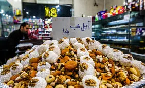 پای درد دل مردم در بازار شب یلدا/ یک مشتری: دیگر آجیل نمی خرم ...