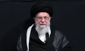 رئیس‌جمهور منتخب در کنار رهبر انقلاب در اولین شب عزاداری ایام محرمِ حسینیه امام خمینی(ره)/ عکس

