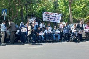 تجمع معلولان مقابل سازمان بهزیستی کشور