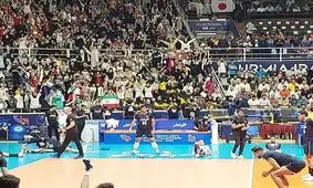 اتفاقی عجیب در ارومیه؛ تماشاگران یک صدا ژاپن را تشویق کردند/ ویدئو