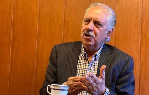 علی بیگدلی: آمریکا مثل اسرائیل وحشی گری نکرد/ بیایید فعلا آتش جنگ را خاموش کنید و گرانی و بیکاری را حل کنید بعد بروید دنبال مقصر جنگ و شکایت/ ثابتی: دادستان کل کشور با این استاد بازنشسته برخورد کند/ زیدآبادی: ثابتی دوران استالین را زنده کرد/ ویدئو